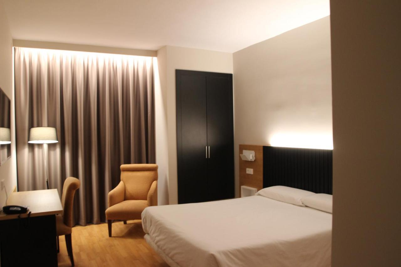 Hotel Alcantara กาเซเรส ภายนอก รูปภาพ