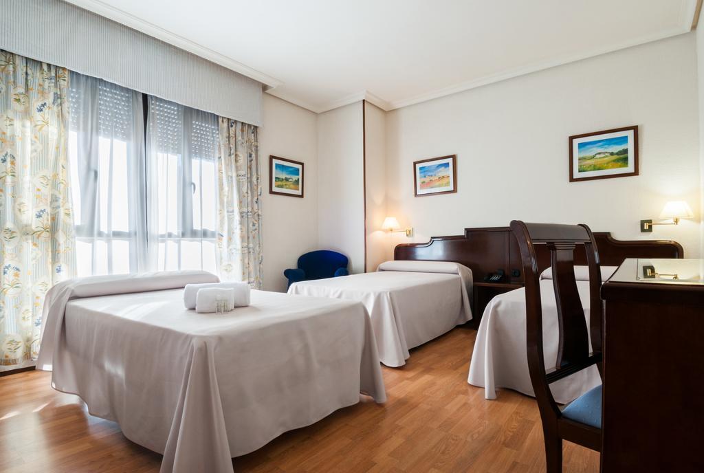 Hotel Alcantara กาเซเรส ภายนอก รูปภาพ