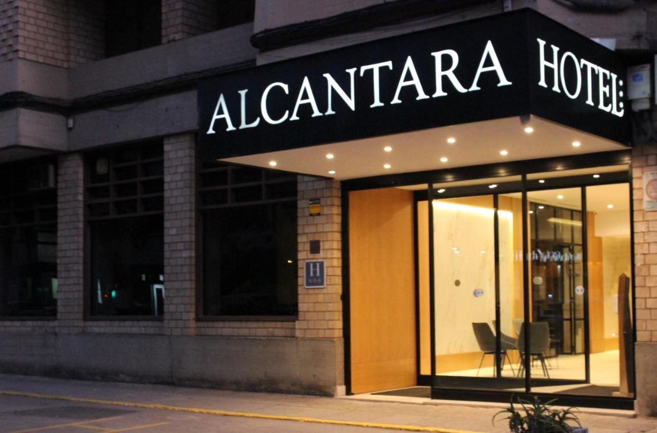 Hotel Alcantara กาเซเรส ภายนอก รูปภาพ