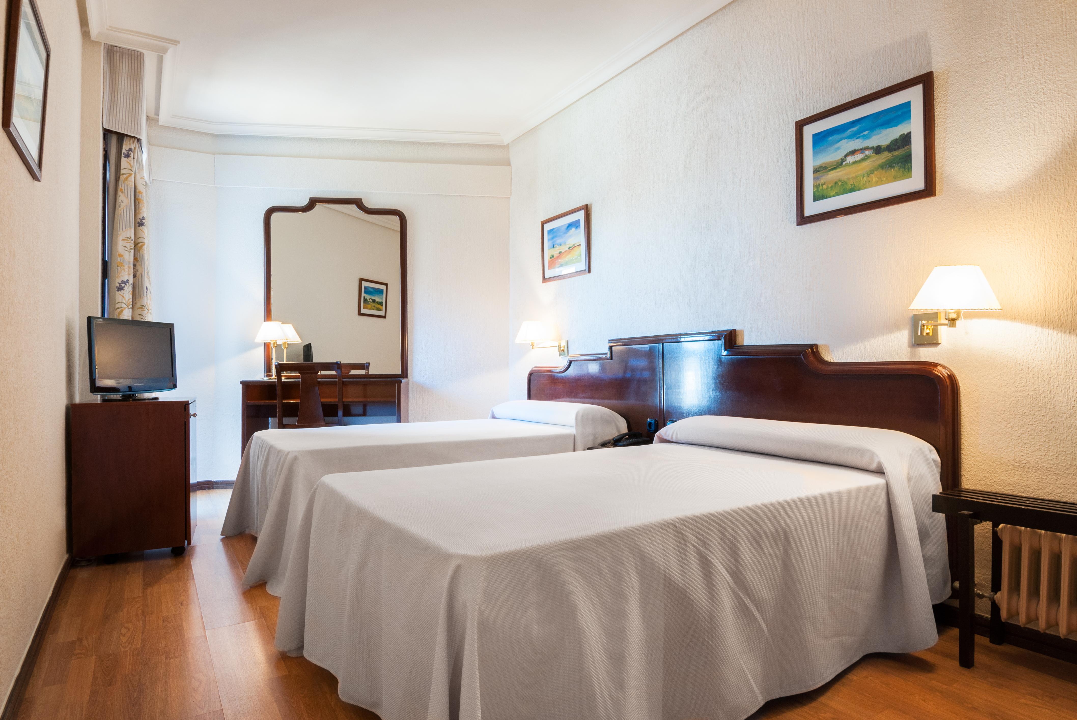 Hotel Alcantara กาเซเรส ภายนอก รูปภาพ