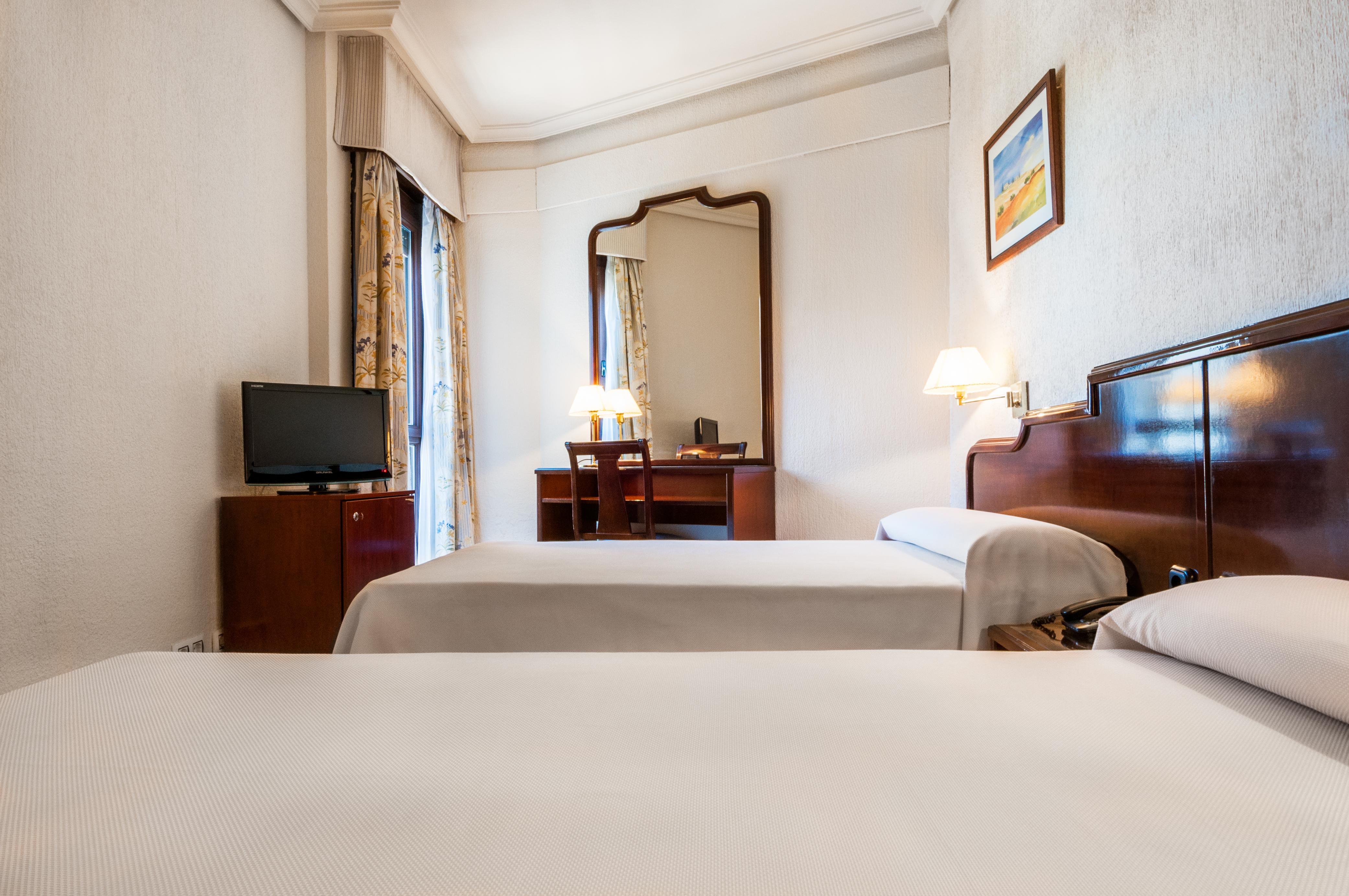 Hotel Alcantara กาเซเรส ภายนอก รูปภาพ