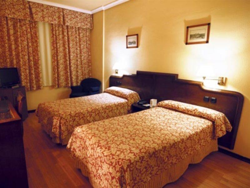 Hotel Alcantara กาเซเรส ภายนอก รูปภาพ