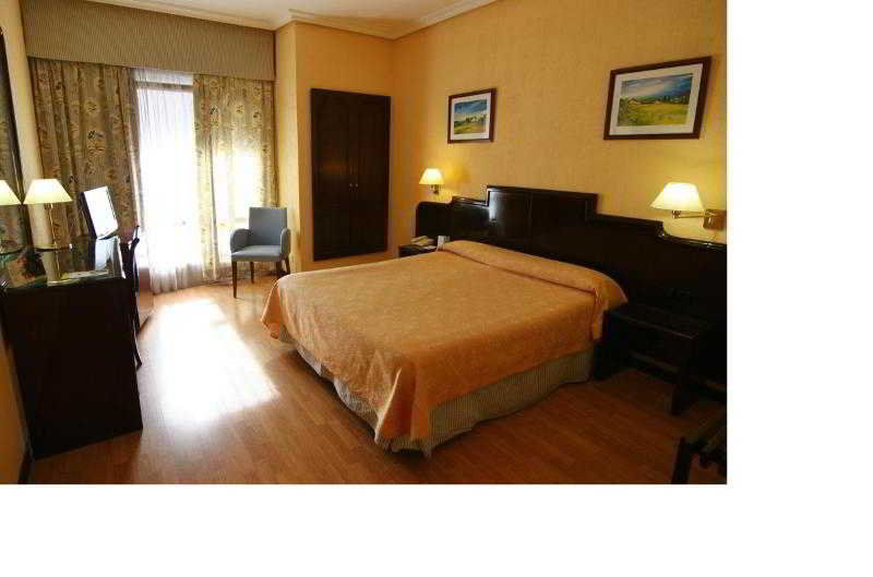 Hotel Alcantara กาเซเรส ภายนอก รูปภาพ
